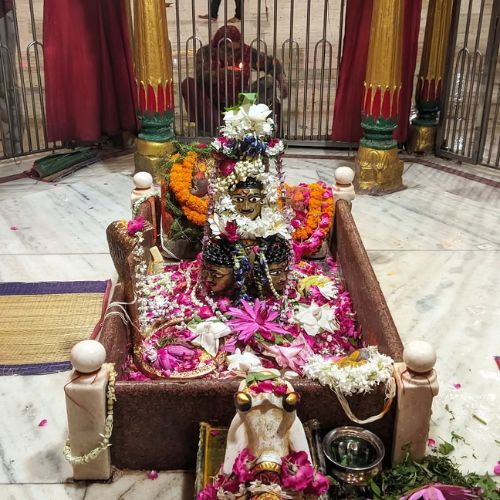 Mankameshwar temple 1.jpg